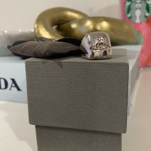 VIVIENNE WESTWOOD RING